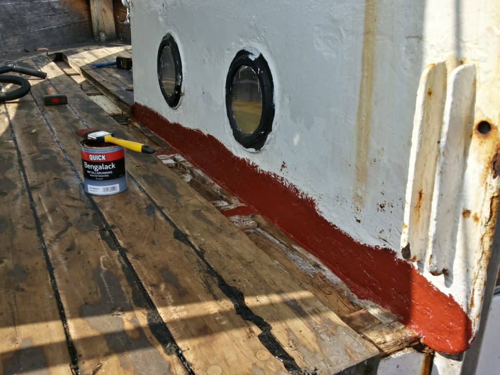 Jeg fjernet nødvendige lengder samt fjernet rust med skraper og rust fjerner. Deretter ble det malt med grunning.
